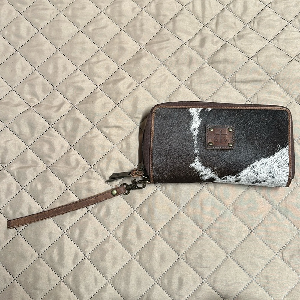 STS Clutch Wallet/Purse. Cowhide. Great condition.